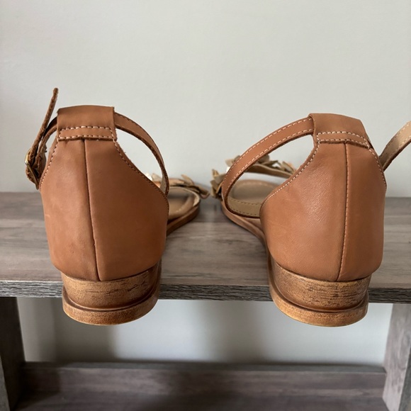 Elegant Floral Brown Sandals - Picture 10 of 12